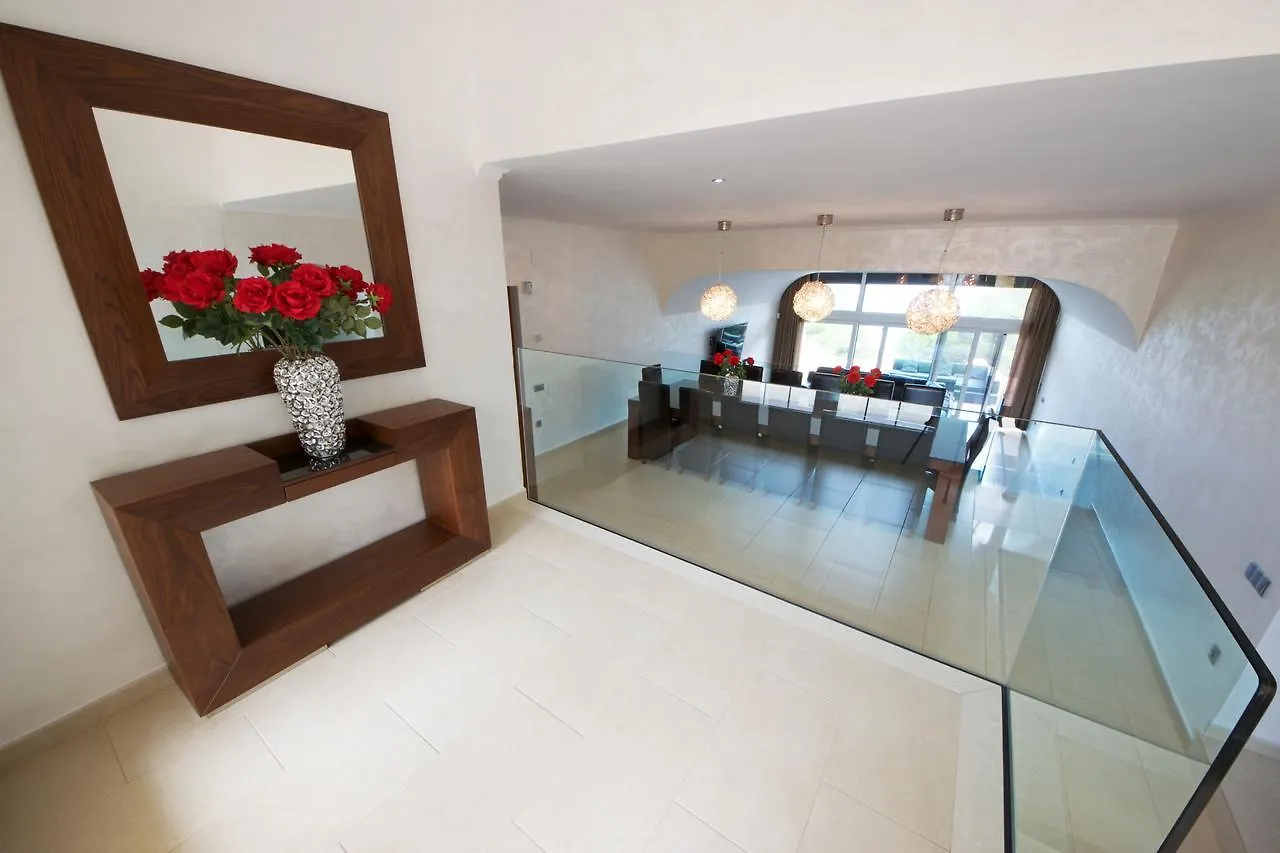 Cui Bono Villa L'Ampolla