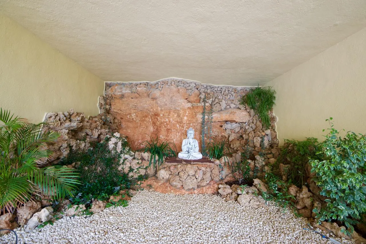 Cui Bono Villa L'Ampolla