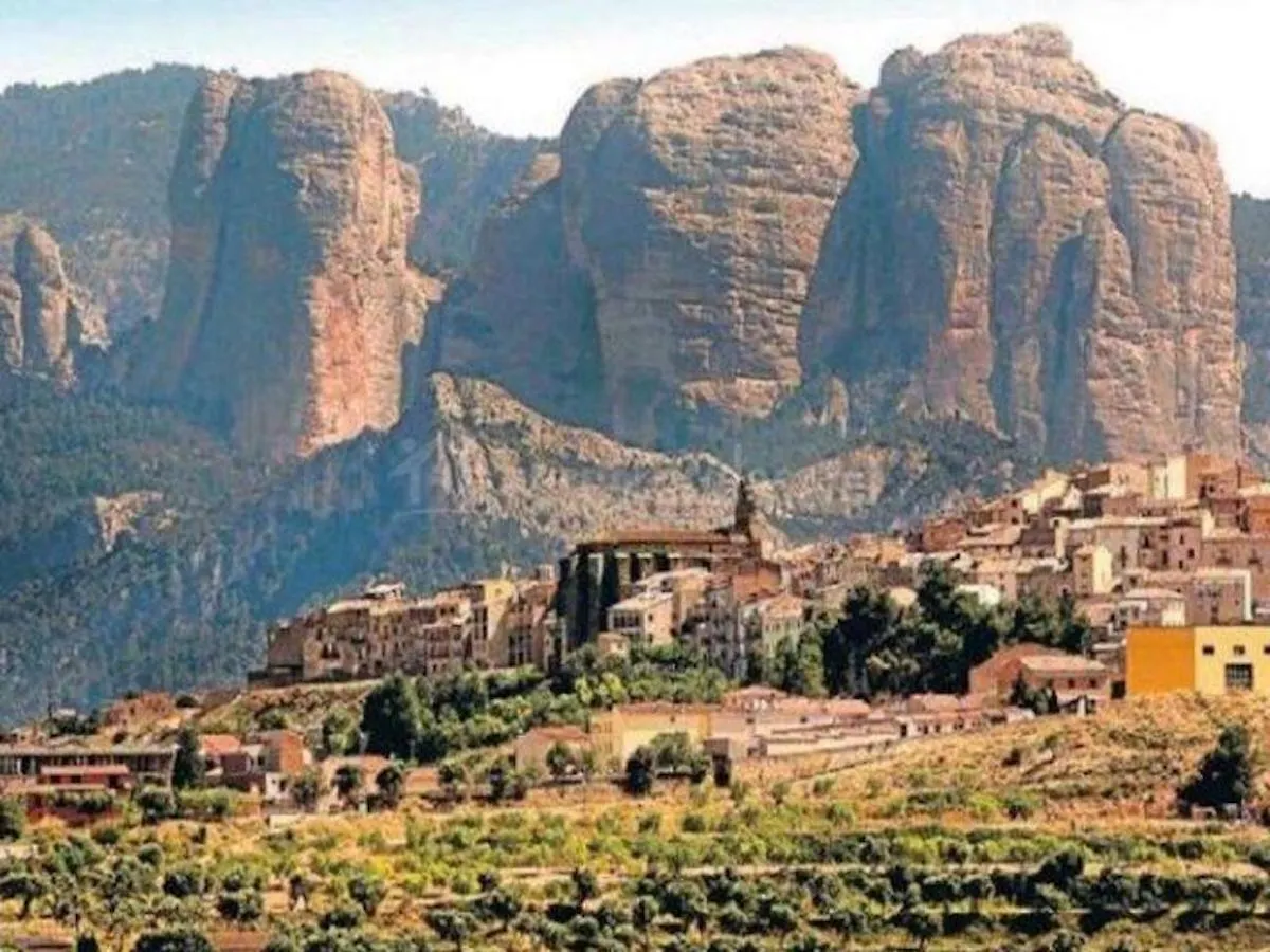 Cui Bono Villa L'Ampolla Spain
