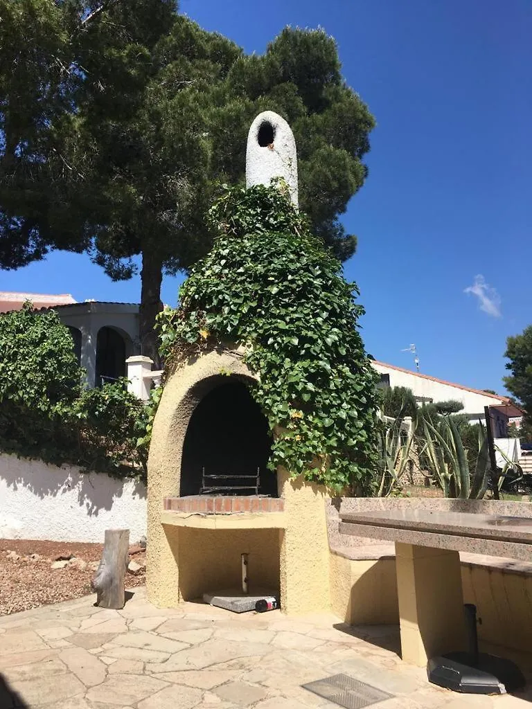 Cui Bono Villa L'Ampolla