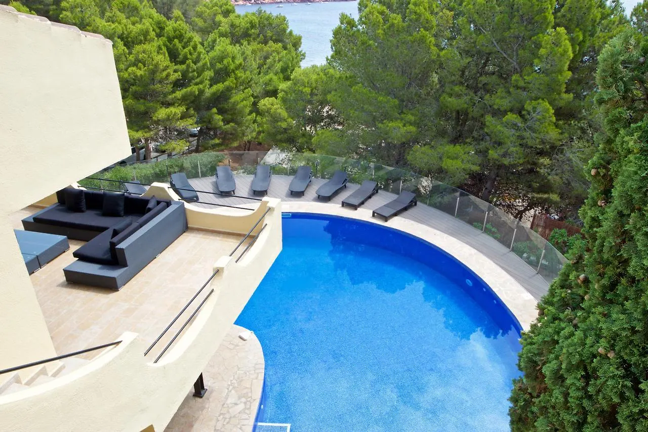 Cui Bono Villa L'Ampolla