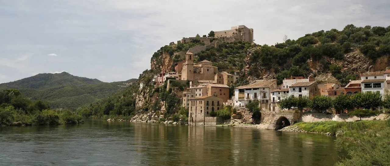 Cui Bono Villa L'Ampolla